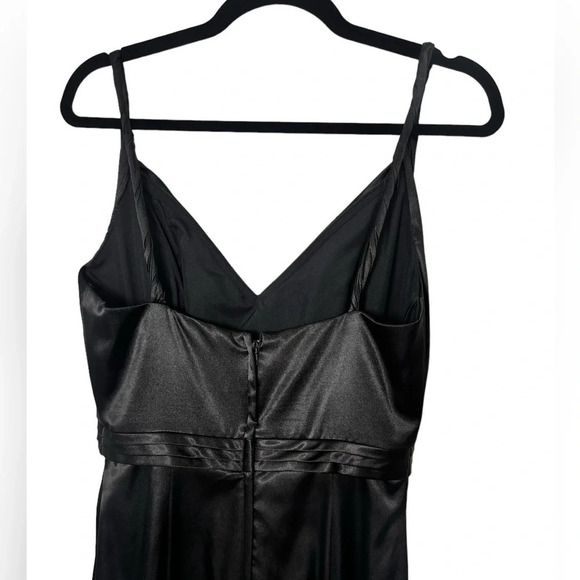 Formal size 6 black gown maxi dress excellent condition - Picture 7 of 8